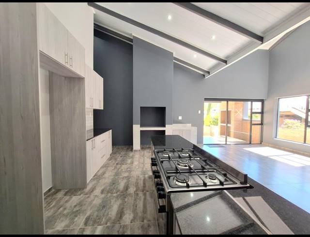 3 BEDROOM TOWNHOUSE FOR SALE IN ISLAND VIEW